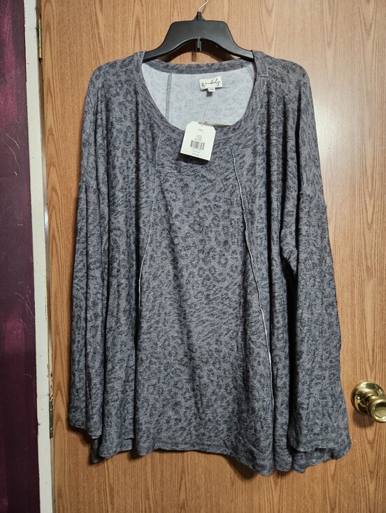 Wonderly Tops - Wonderly NEW Gray Cheetah Long Sleeve Flowy Tee Plus Size XXL!